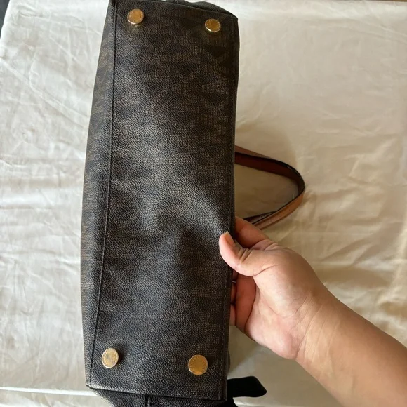 Michael Kors Brown Cynthia Large Signature MK Leather Tote Shoulder Bag - Picture 7 of 15